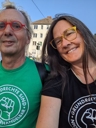 Customer photo review of PREMIUM SHIRT MÄDELS • GRUNDRECHTE SIND NICHT VERHANDELBAR