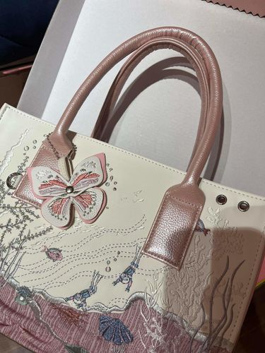 Customer photo review of Seabed Shoulder Bag