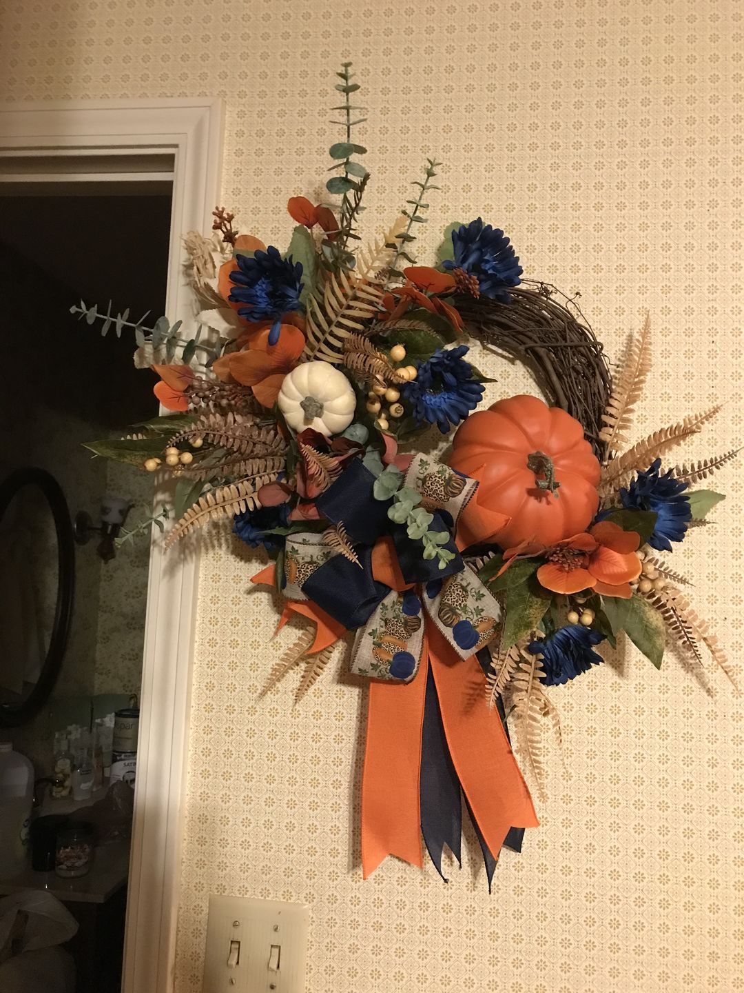 Customer photo review of 14" Round Grapevine Wreath - DECOE-034