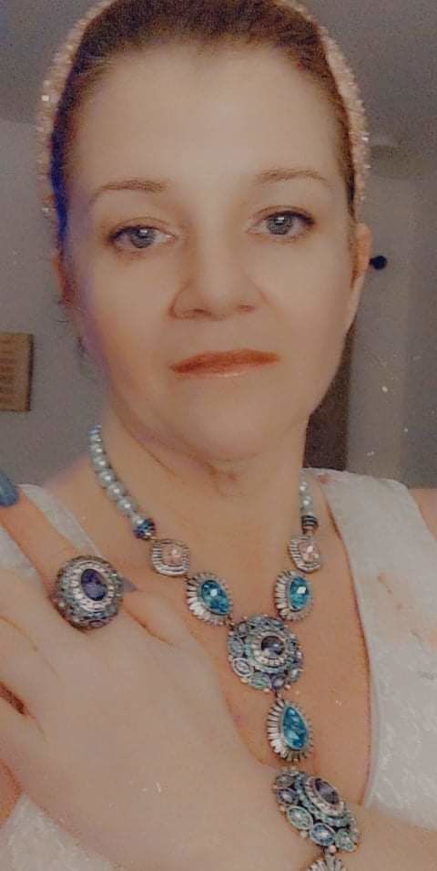 Customer photo review of Heidi Daus® "Enchante" Crystal Magnetic Interchangeable Ring