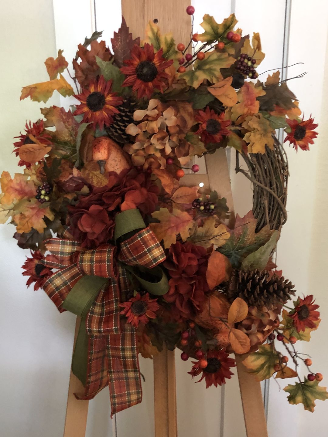 Customer photo review of 16" Round Grapevine Wreath - DECOE-035