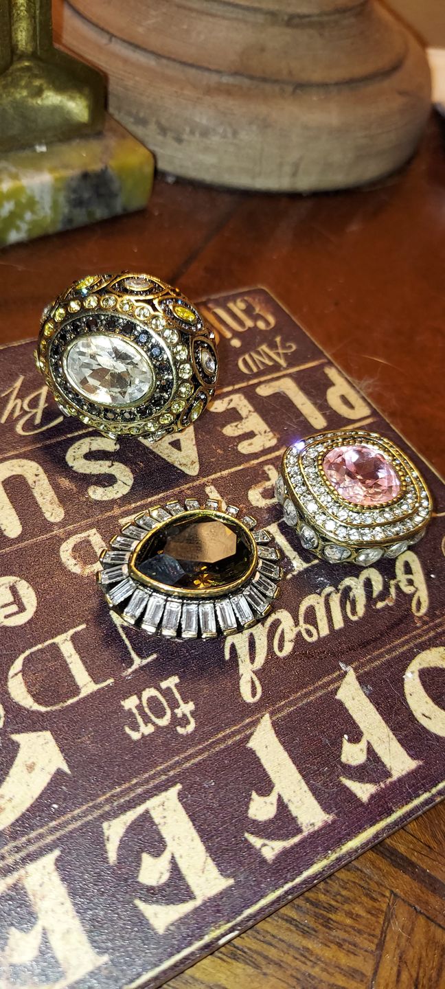 Customer photo review of Heidi Daus® "Enchante" Crystal Magnetic Interchangeable Ring