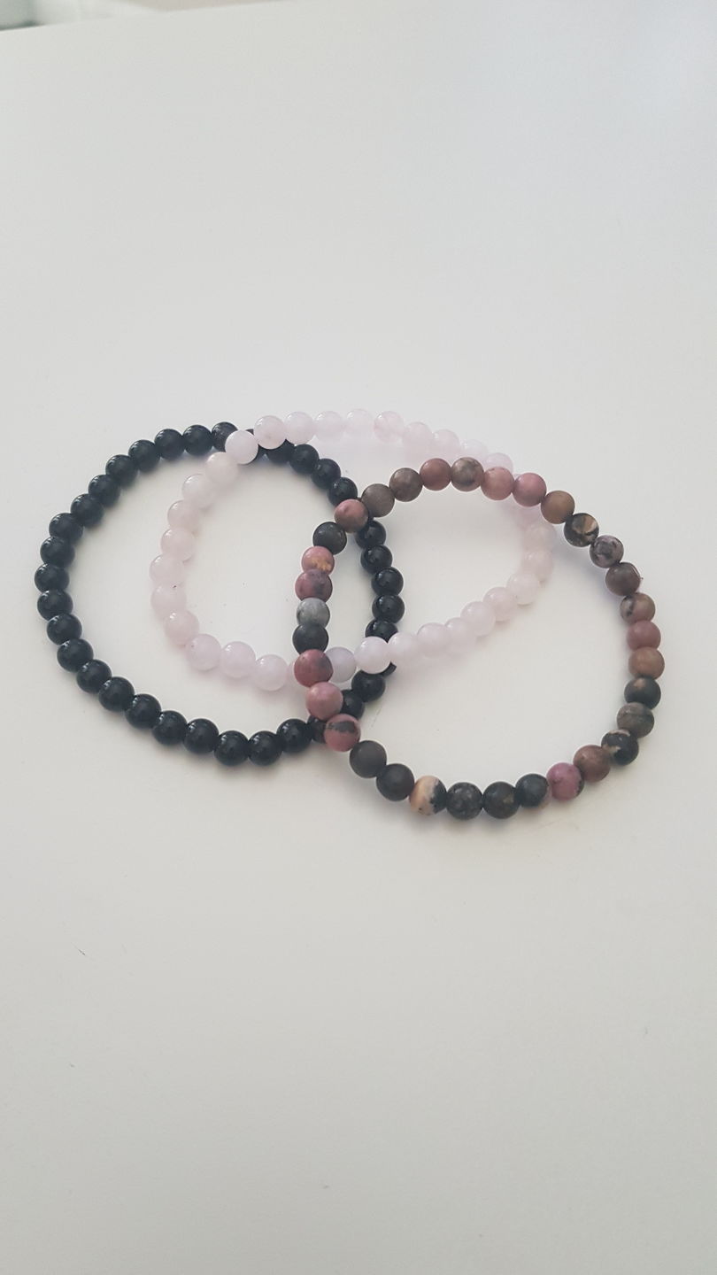 Customer photo review of Trio de Bracelets "Paix & Équilibre" en Onyx, Quartz Rose & Rhodonite