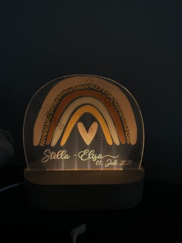 Customer photo review of Personalisierte Regenbogen Acryl Nachtlampe Girl