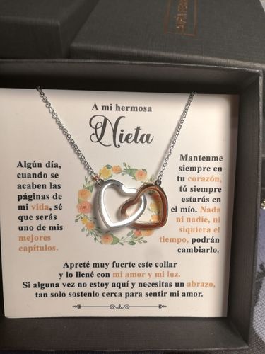 Customer photo review of Collar con tarjeta dedicatoria "Mantenme en tu corazón" Abuela