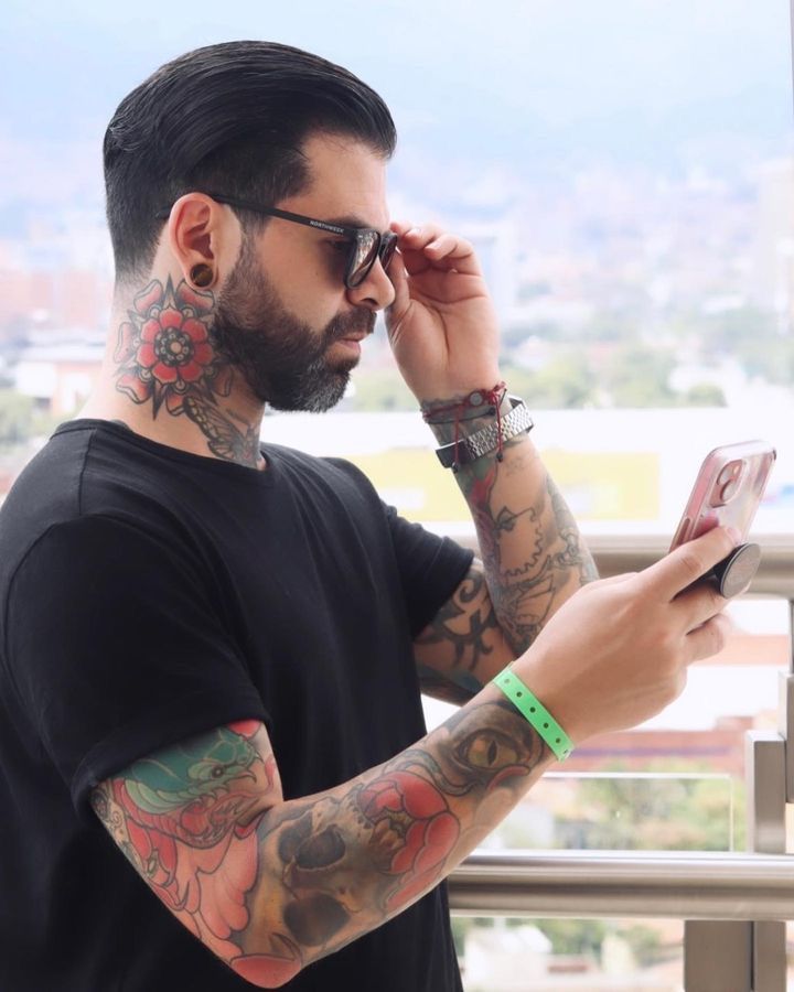 Customer photo review of Wall All Black