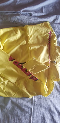 Customer photo review of Felpa logo con zip gialla