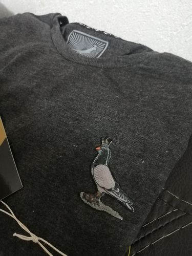 Customer photo review of Playera Palomo Reflex Gris