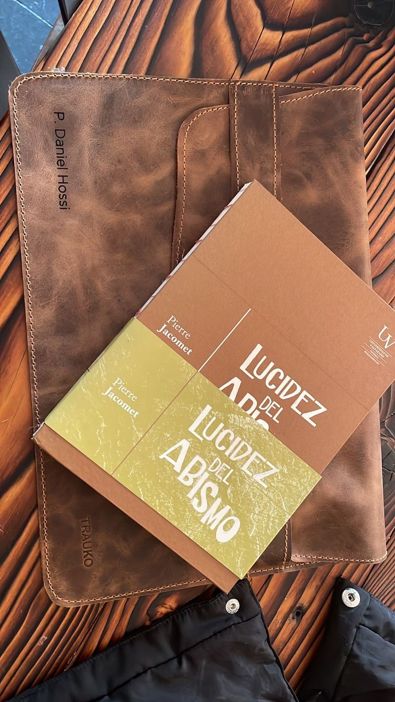 Customer photo review of Funda Notebook