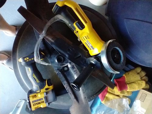 Customer photo review of DEWALT DCG412B 20V MAX* Lithium Ion 4-1/2” grinder (Tool Only)