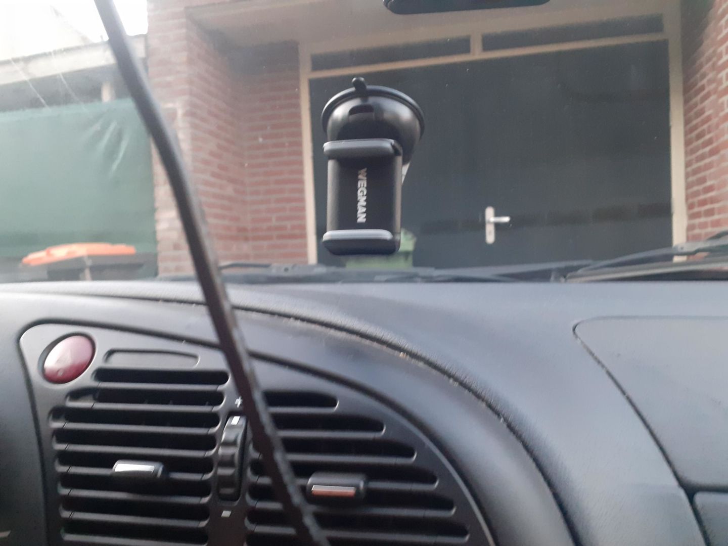 Customer photo review of Wegman Telefoonhouder Met Zuignap - Dashboard en autoruit
