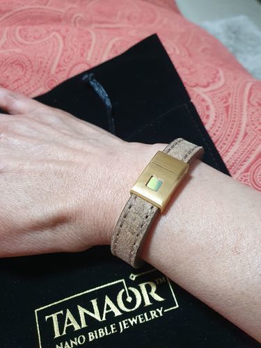 Customer photo review of Gold Stability Bracelet