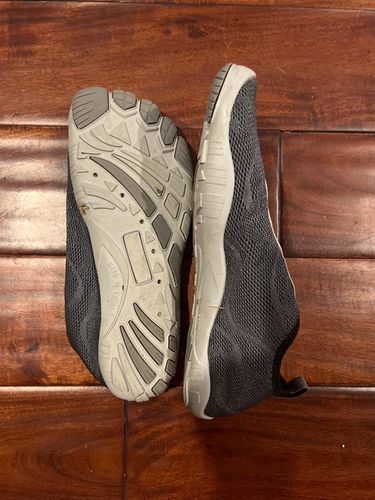 Customer photo review of Hiitave Women's Barefoot Mesh Water Shoes