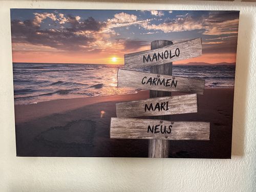 Customer photo review of Lienzo Muelle de Madera con Nombres Personalizados