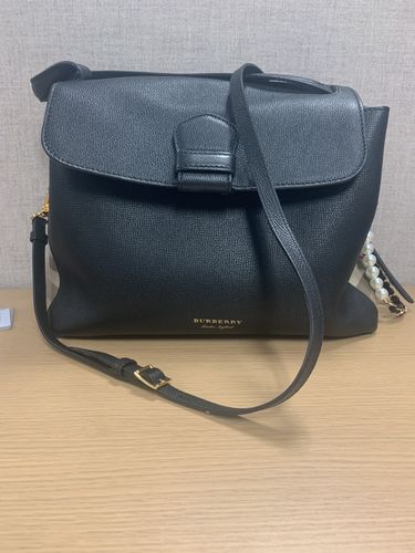 Customer photo review of Preloved Burberry Black Camberley Top Handle Medium Bag BMPLIW1302 072722