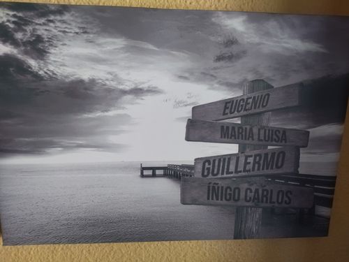 Customer photo review of Lienzo Muelle de Madera con Nombres Personalizados