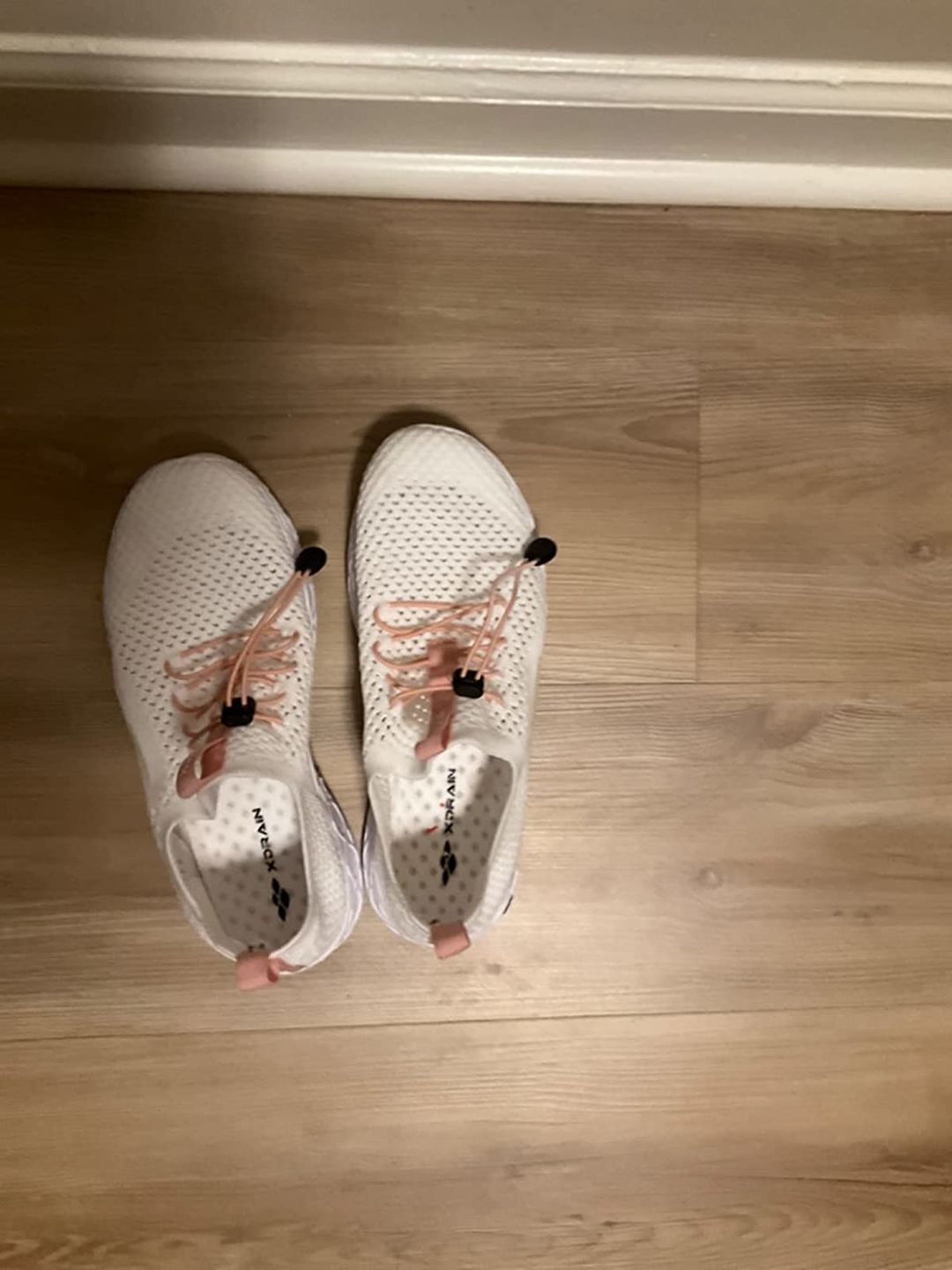 Customer photo review of Aleader Women's Xdrain Vibe Knit Water Shoes
