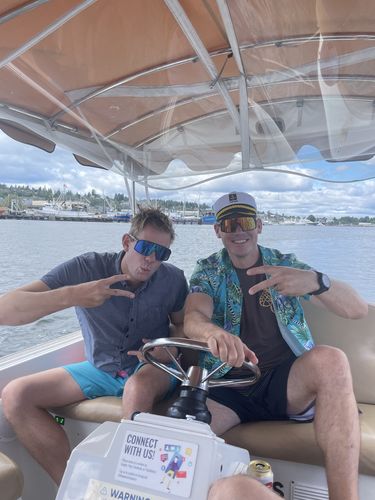 Customer photo review of Hold My Lemur (Stretch) - Regular Fit