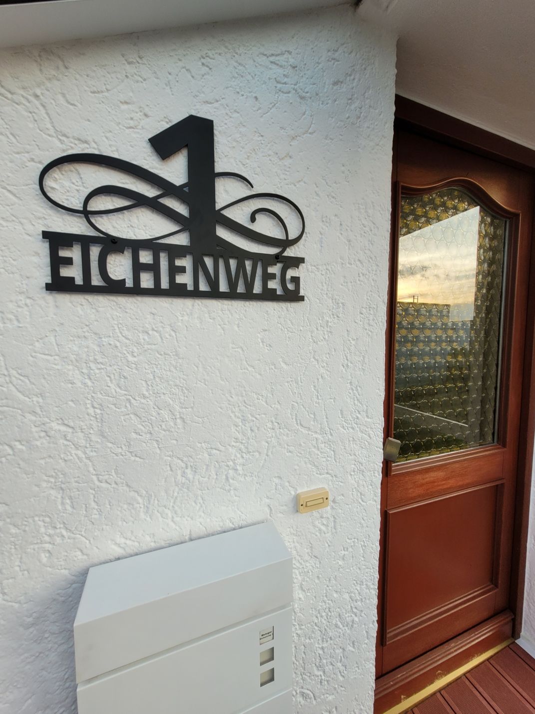 Customer photo review of Hausnummern-Türschild Ornamental Style einzeilig (personalisierbar)