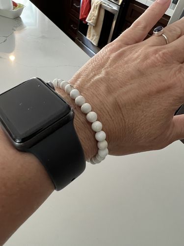 Customer photo review of Magnesite Bracelet - 6mm - Creativity, Calmness, Peace - Crown Chakra