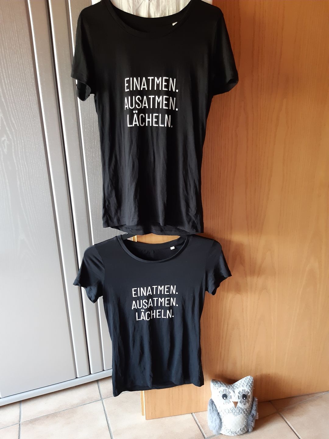 Customer photo review of Einatmen. Ausatmen. Lächeln. 100% Bio T-Shirt
