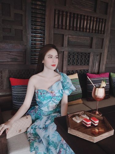 Customer photo review of Helwin Dress