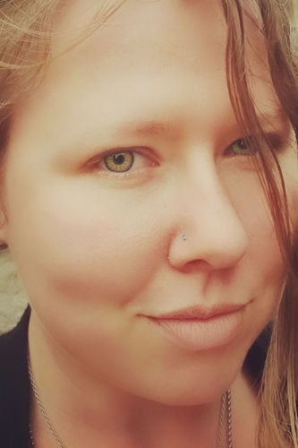 Customer photo review of Vika Tricolor Brown Colored Contact Lenses
