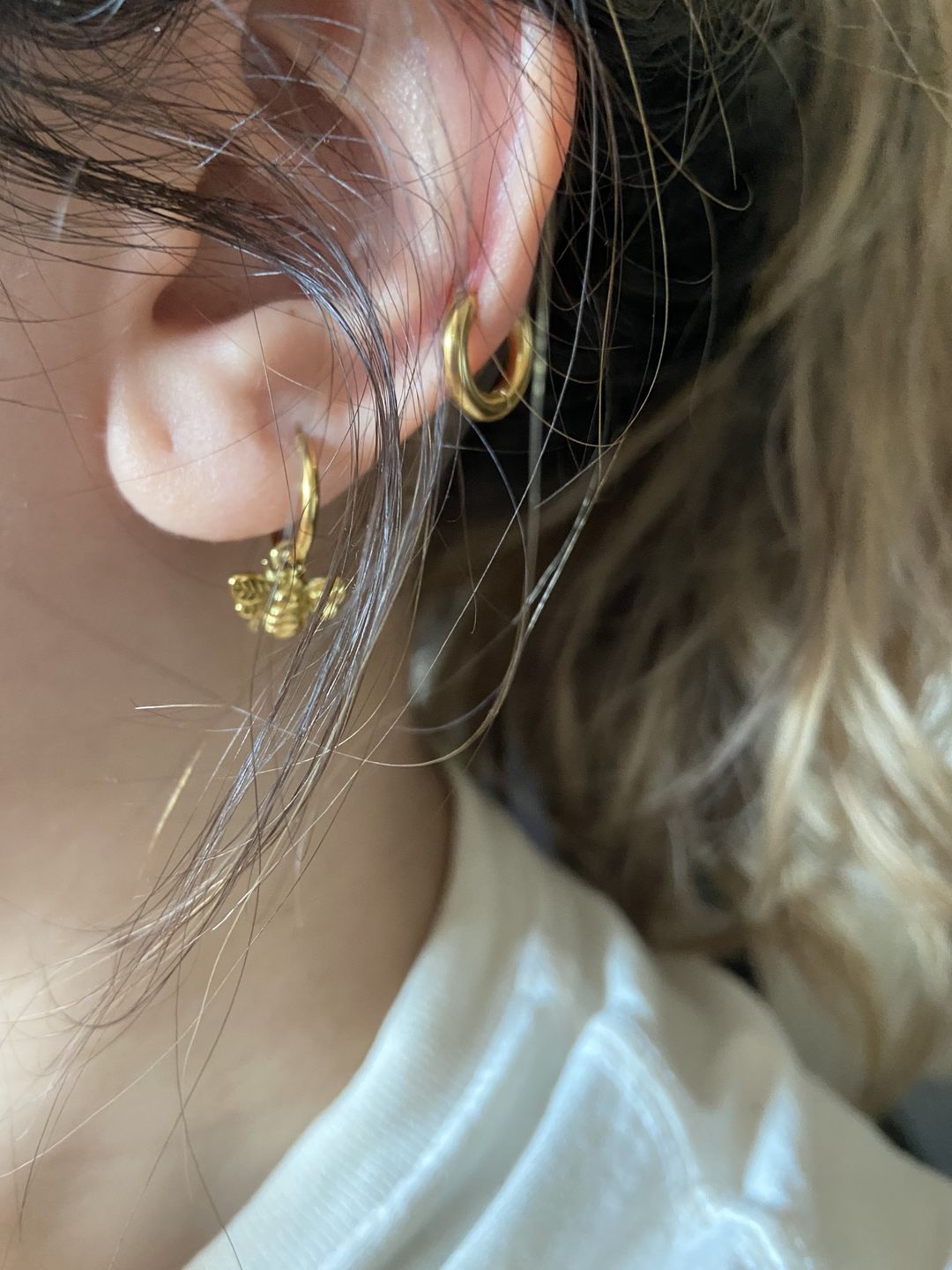 Customer photo review of Aretes Beecuff