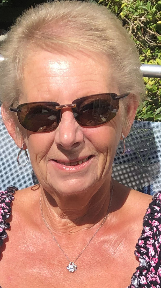 Customer photo review of To My Wonderful Wife Silver Love knot necklace