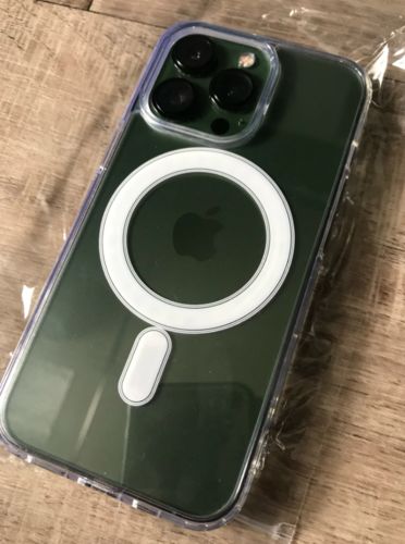 Customer photo review of iPhone Clear Case with MagSafe