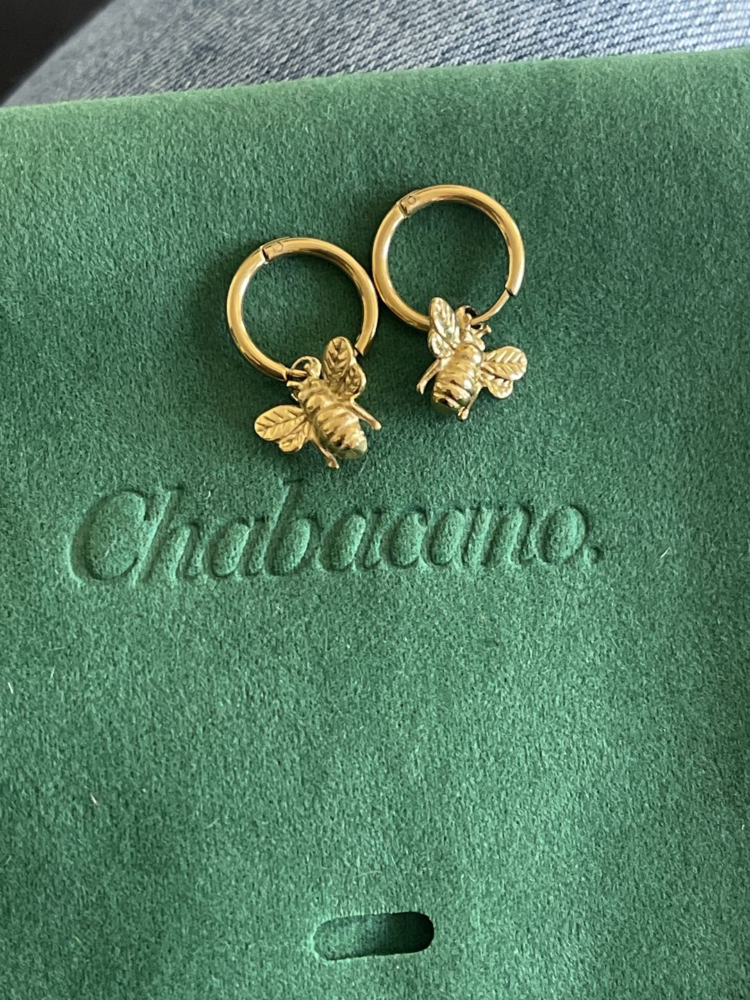Customer photo review of Aretes Beecuff