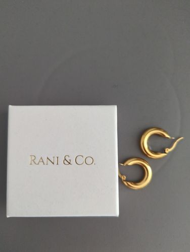 Customer photo review of Chunky Gold Hoop Earrings