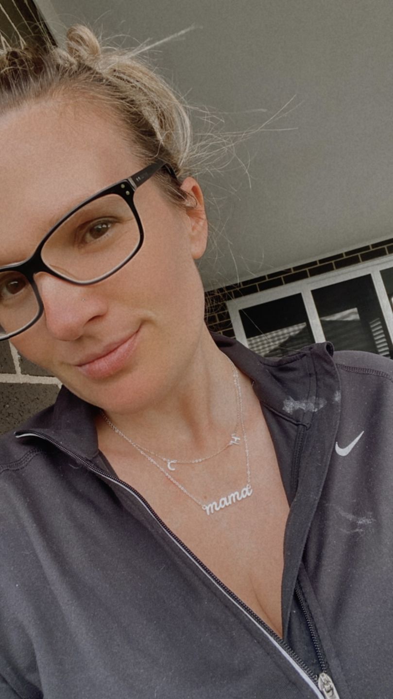 Customer photo review of Mama Nameplate Chain Necklace