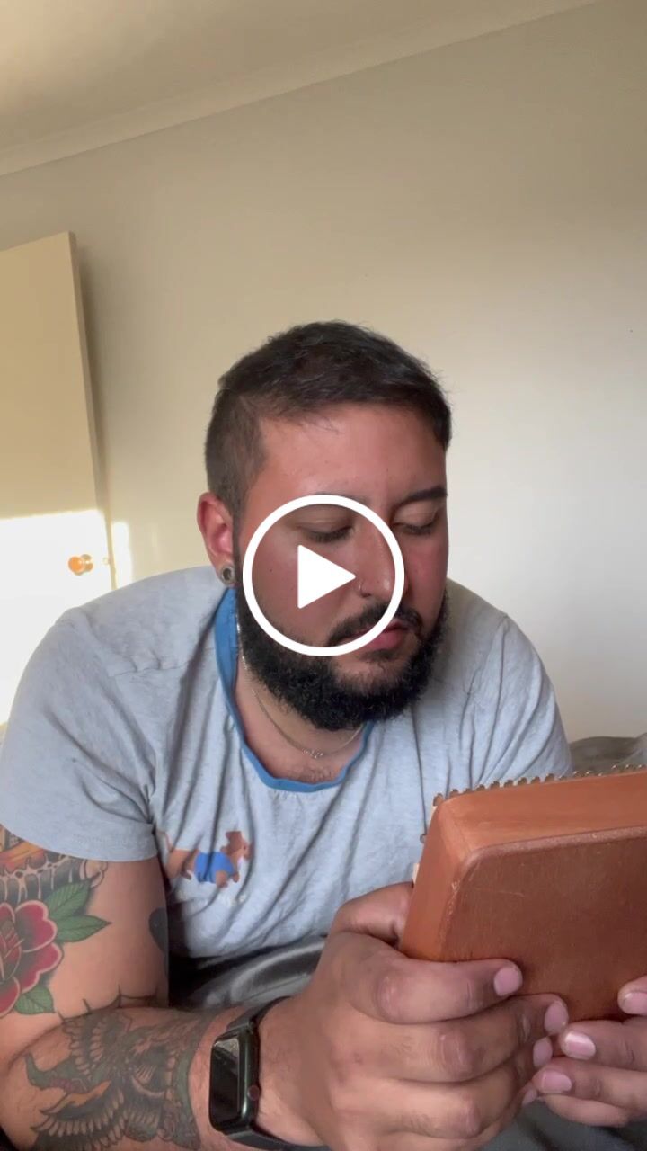 Customer video review of Kalimba 17 Key Classic Natural