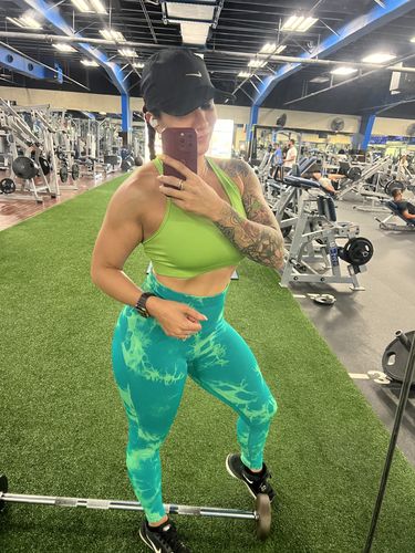 Customer photo review of Teal Marine Lightning Marble Scrunch Butt Leggings