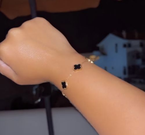 Customer photo review of Luxury Clover Bracelet