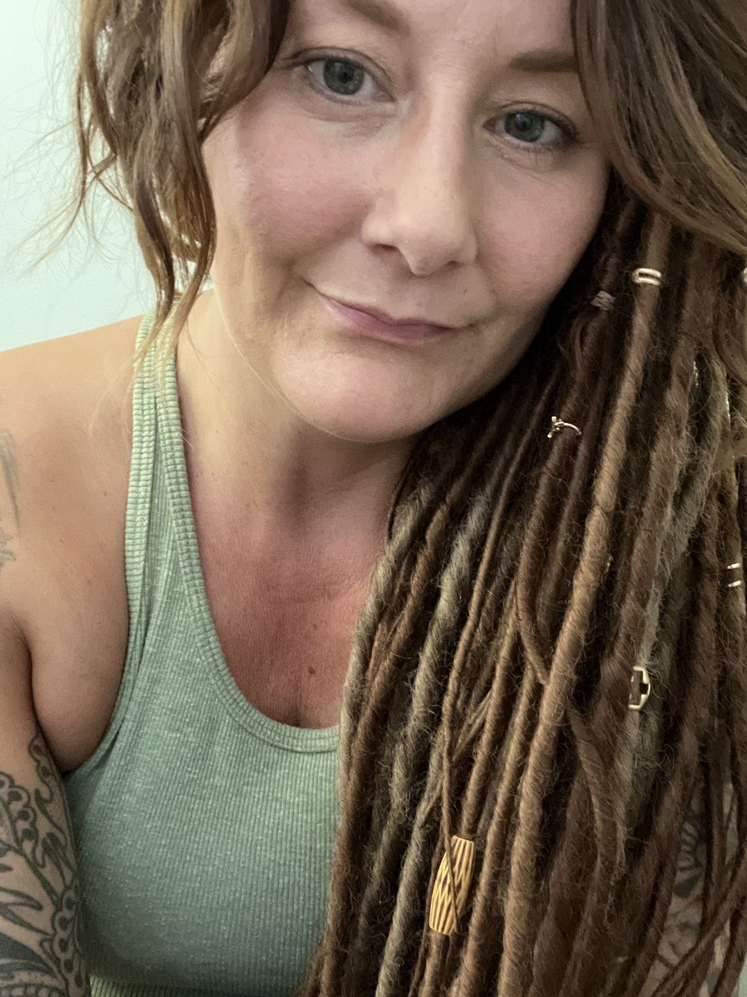 Customer photo review of Mocha Melt - (1 pack of 5 Dreads)