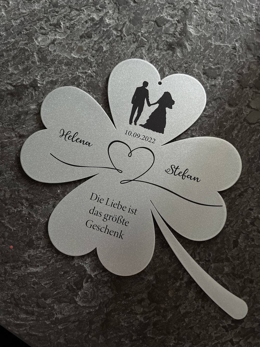 Customer photo review of Ausgefallenes Hochzeitsgeschenk: Glückskleeblatt IV zur Hochzeit - personalisierbar
