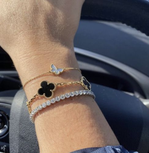 Customer photo review of Luxury Clover Bracelet