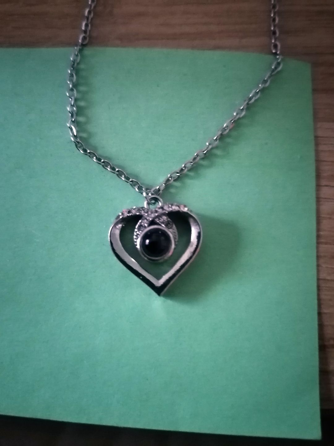 Customer photo review of LOANYA Personalisierte Fotoprojektionshalskette mit Zirkonia