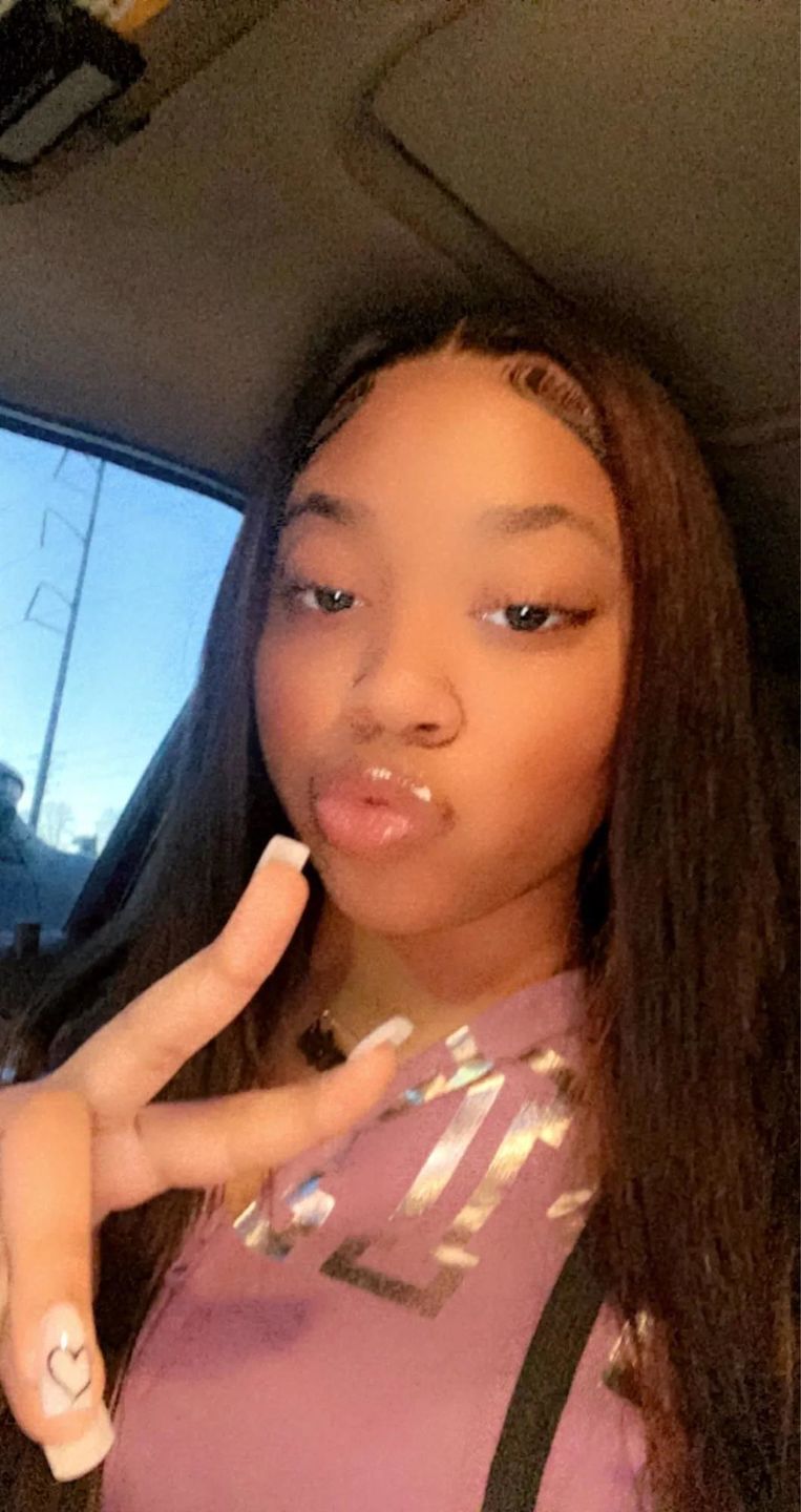 Customer photo review of Wavymy Beginner Friendly Straight V Part Wig No Glue No Sew No Gel Human Hair Wig 180 Density Thin Part Wig