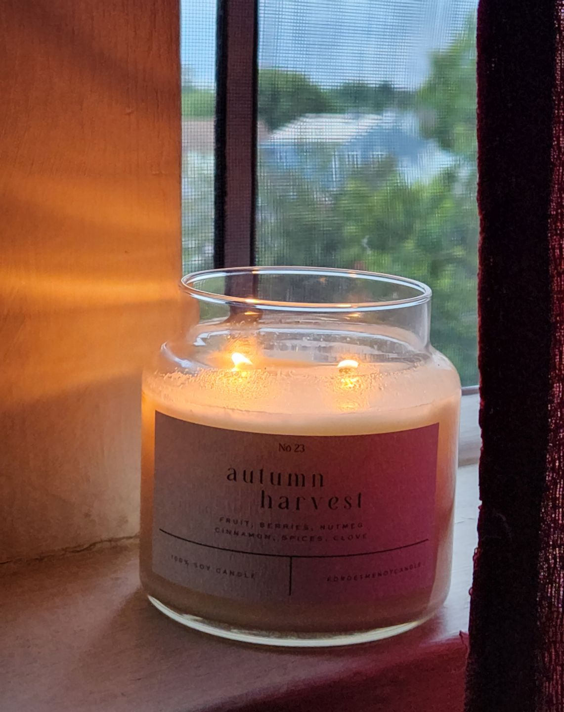 Customer photo review of Autumn Harvest 22 oz Glass Candle