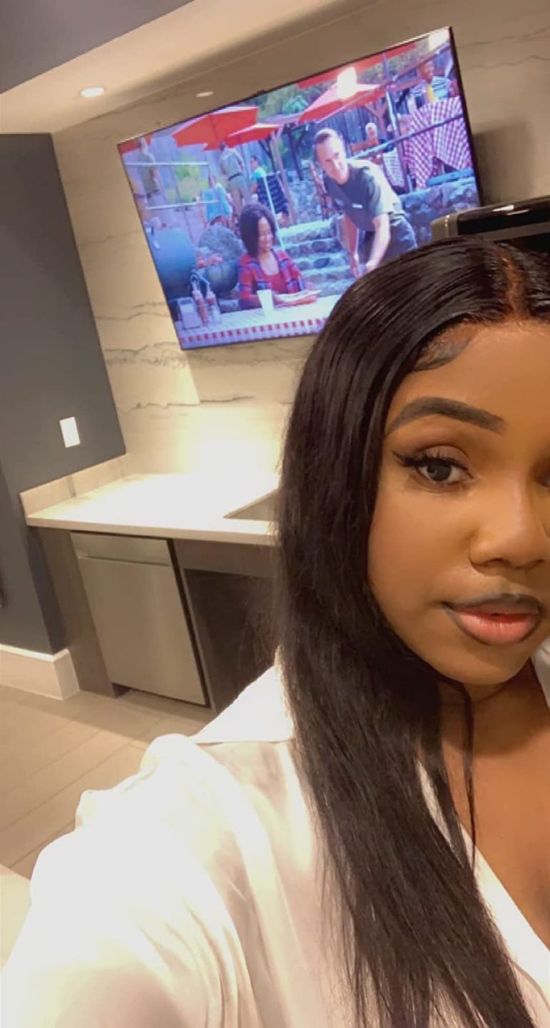 Customer photo review of Wavymy Beginner Friendly Straight V Part Wig No Glue No Sew No Gel Human Hair Wig 180 Density Thin Part Wig