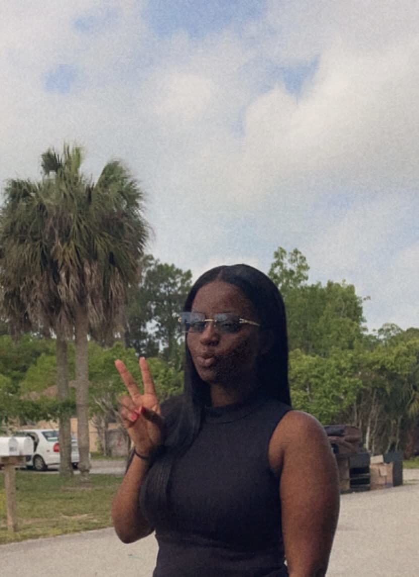 Customer photo review of Wavymy Beginner Friendly Straight V Part Wig No Glue No Sew No Gel Human Hair Wig 180 Density Thin Part Wig