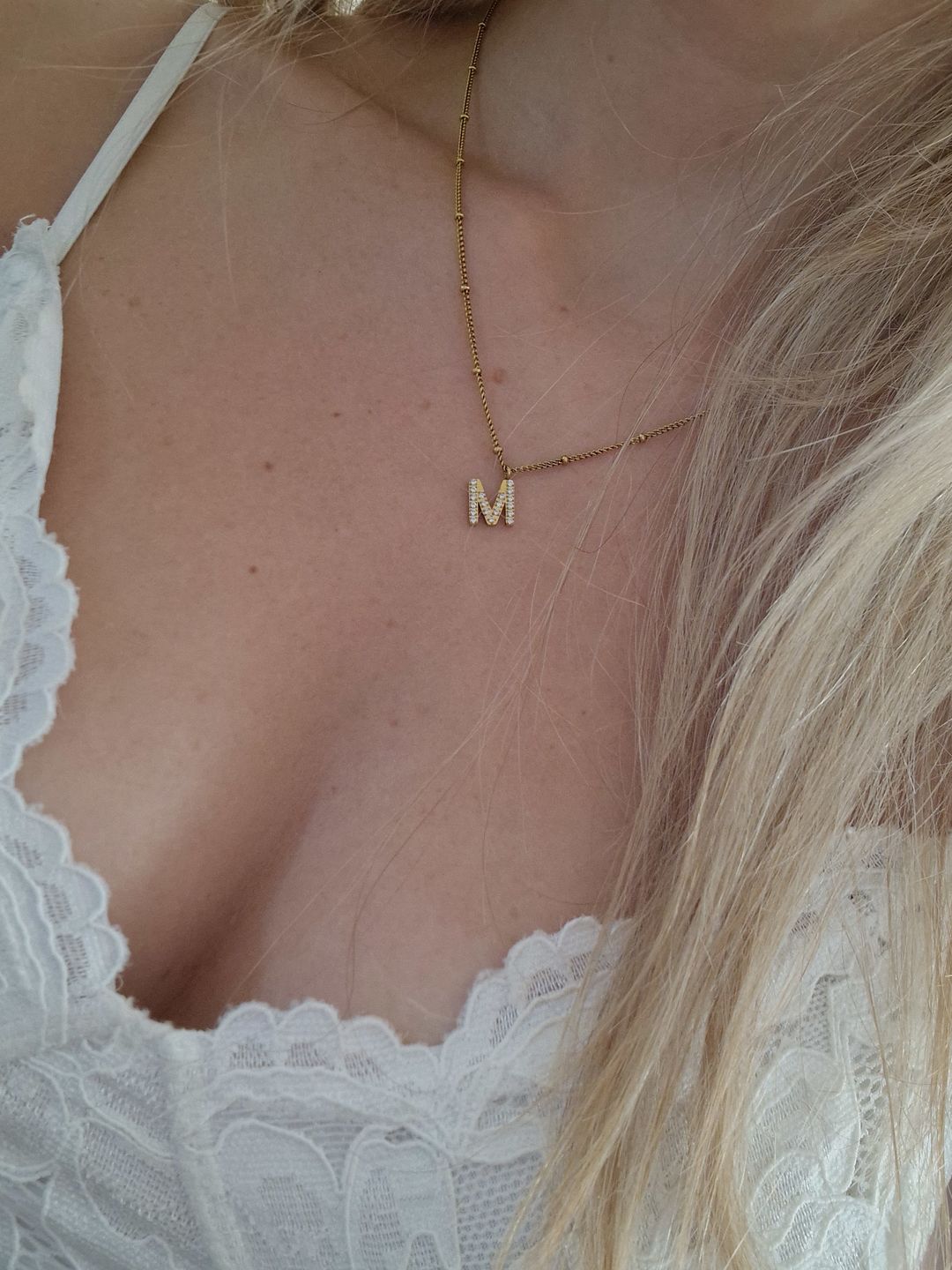 Customer photo review of Dots Letter Halskette | 18K vergoldet