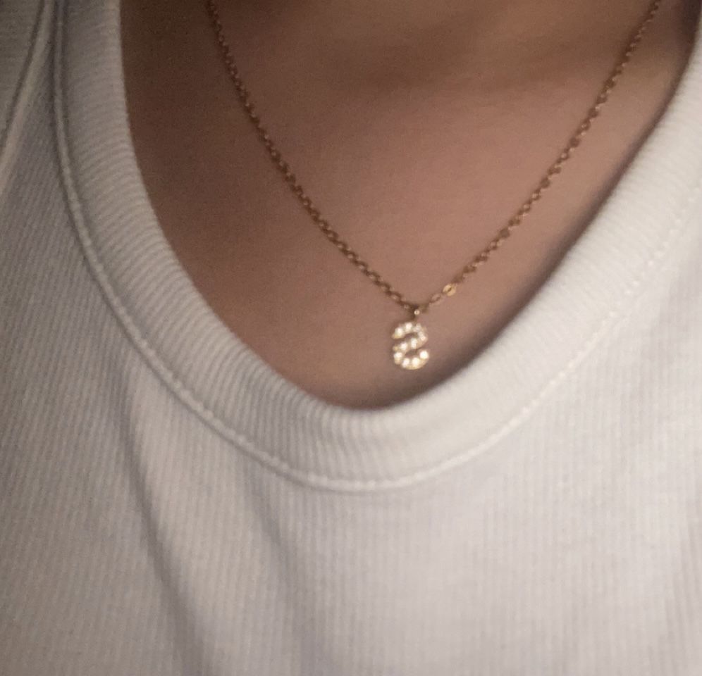 Customer photo review of Filigran Letter Halskette | 18K vergoldet