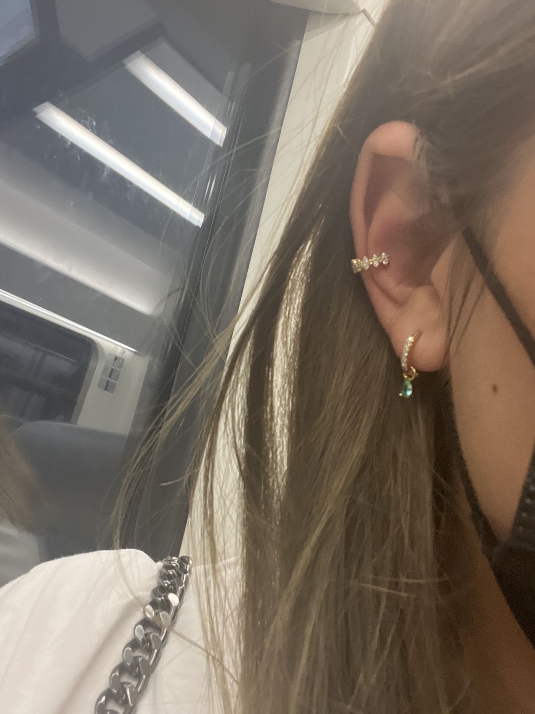 Customer photo review of Brili Ear Cuff | 18K vergoldet