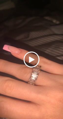 Customer video review of Cube Stones Ring | 18K vergoldet