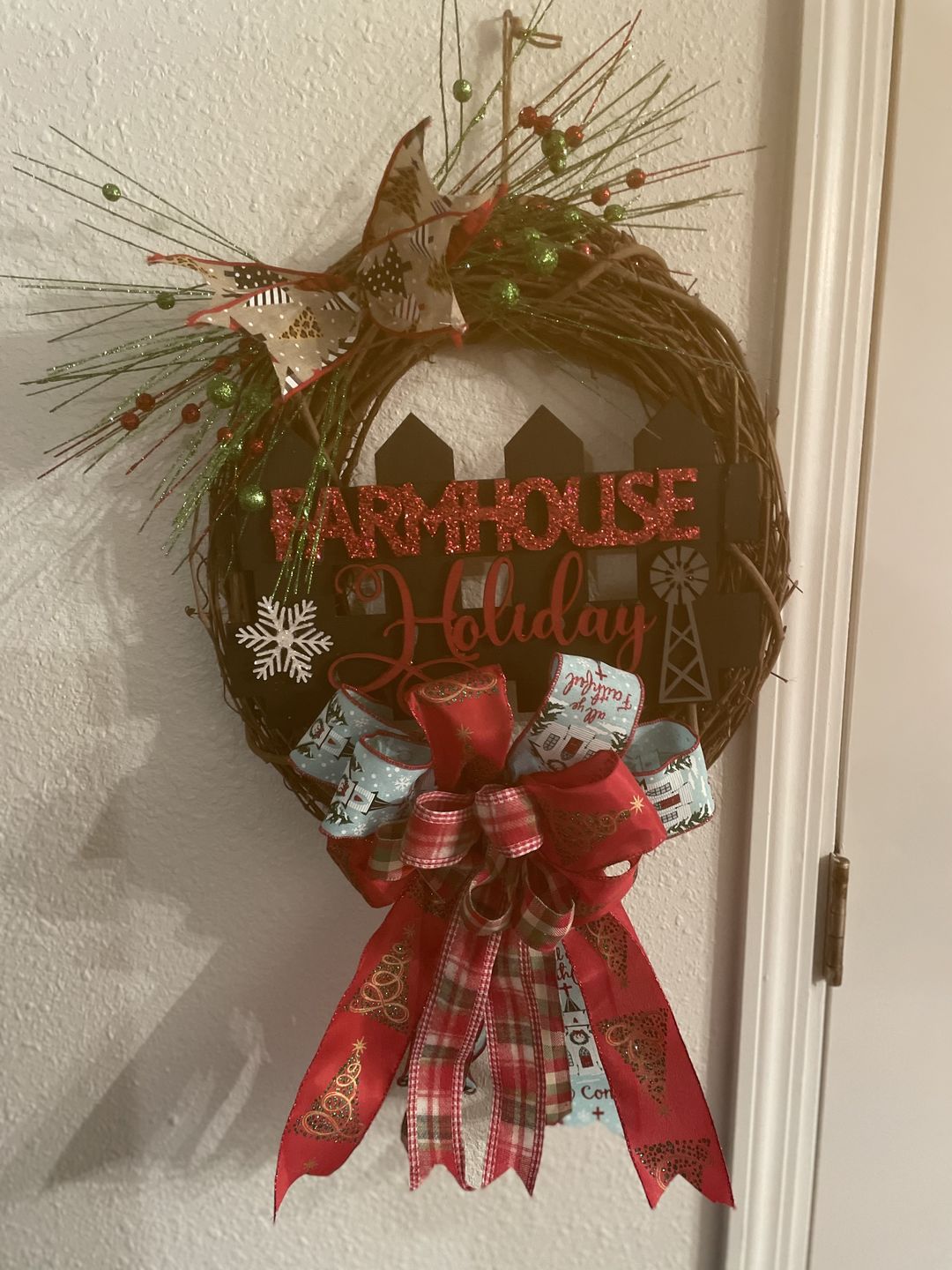 Customer photo review of 16" Round Grapevine Wreath - DECOE-035