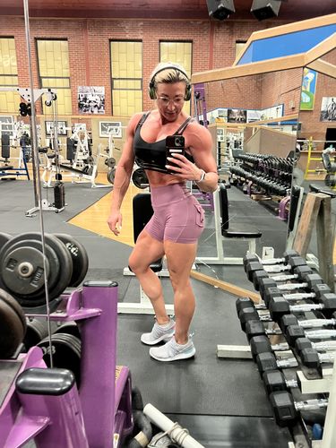 Customer photo review of Plum Pocket Scrunch Butt Shorts